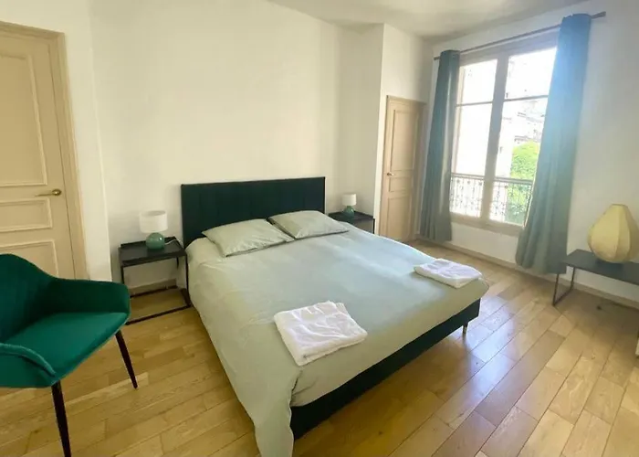 Gustave - Charming Eiffel Tower Appartement -
